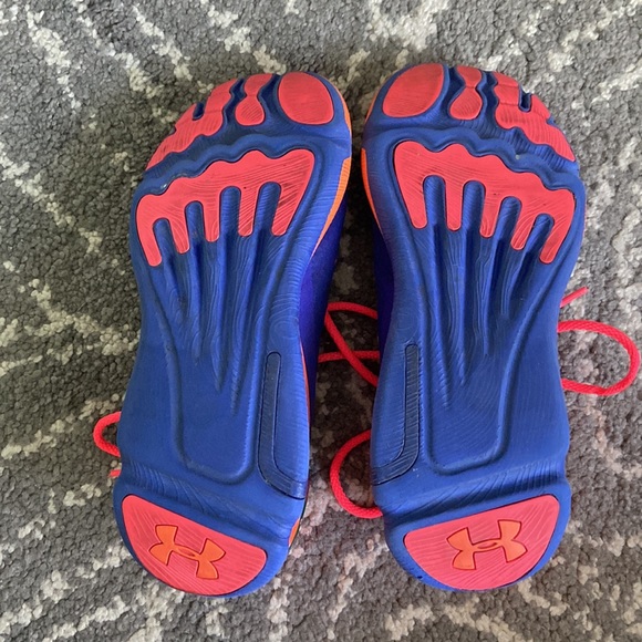 Size 8 womens under armour running shoes - Picture 3 of 4